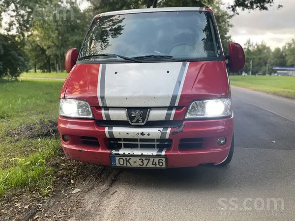 Peugeot Tiek pārdots 9-vietīgs pasažieru mikroautobuss, be