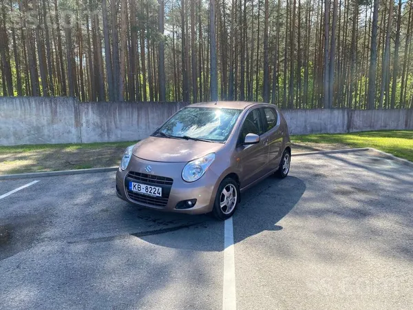 Suzuki Alto - ļoti ekonomiska mazulīte. 2009. gada modelis ar 1, 0 litra benzīna dzinēju un manuālo kārbu. Tā degvielas patēr ...