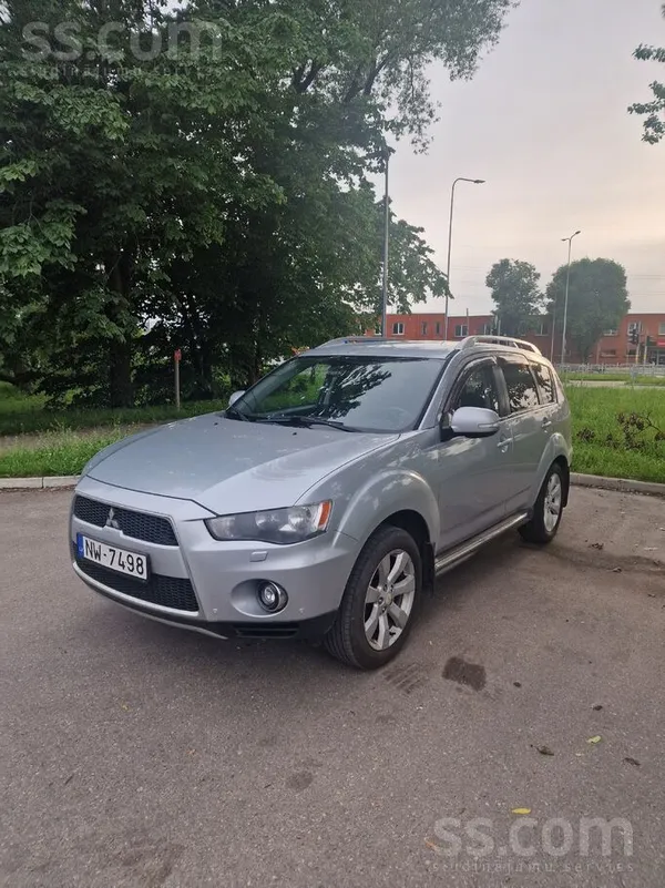 Mitsubishi Outlander 2010. gads. Automāts, 4x4, 2.4 benzīna dzinējs.
Kop