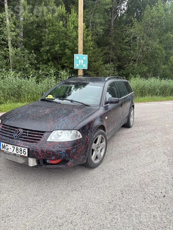 Volkswagen Pardod memāko passat b5.5, nokrasots ar Raptoru un