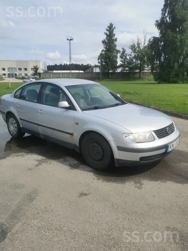 Volkswagen Pārdodu uzticamu auto ar svaigu skati, rūsa pa per