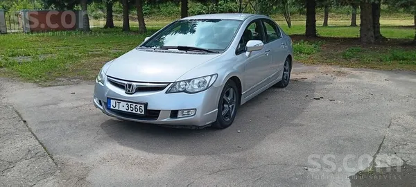Honda Automašīna ir labā tehniskā un vizuālā stāvoklī. 