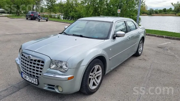 Chrysler Продаю ухоженный автомобиль Chrysler 300 C 2005 го