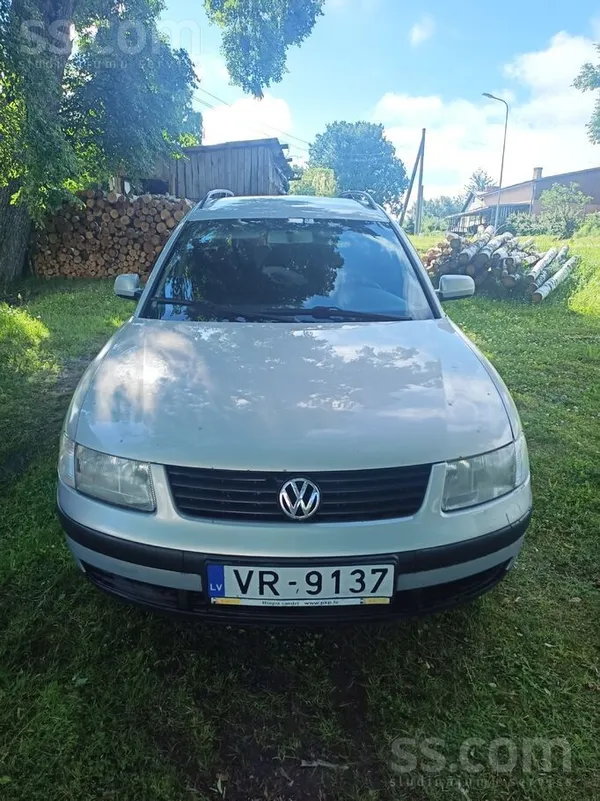 Mašīna ir braucama, tikai jāpieliek rokas lai izietu apskati, bet pa lielam viss rūc un kustās. Kondicionieris/klimat kontrol ...