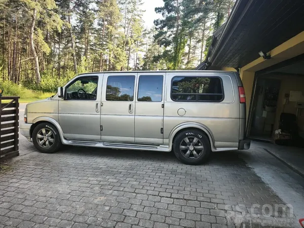 Chevrolet Express - 1