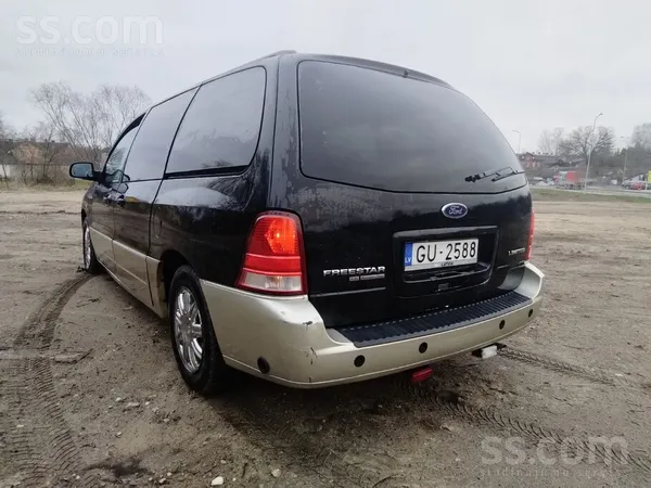 Ford Daudz naudas un laika tika ieguldīts lai izietu ap