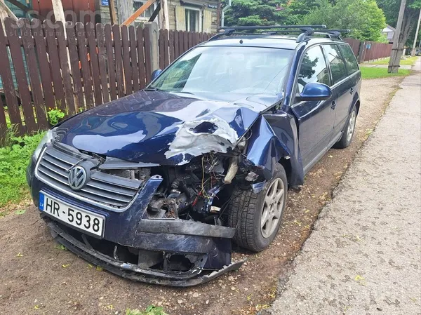 Pārdod auto rezerves daļām. Vienu sezonu nobrauktas ziemas riepas uz lietajiem diskie. Līdz dodu aizmugurē labās puses durvis ...