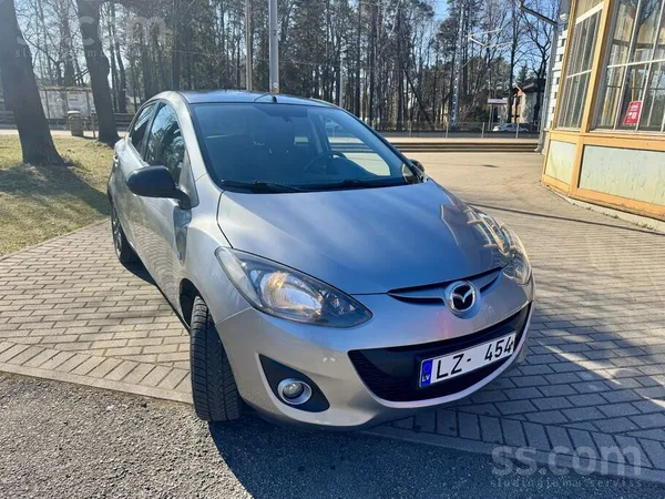 Mazda Pārdod Mazda 2 ar benzīna dzinēju un manuālo pārne