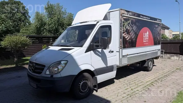 Mercedes Reģistrācija Latvijā maksā 300 Eur. 