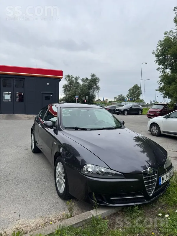 Продаётся 2ух дверная Alfa Romeo 147, 2008 г. 

Технически исправна, на ходу каждый день. Экономичная и комфортная машина с ...