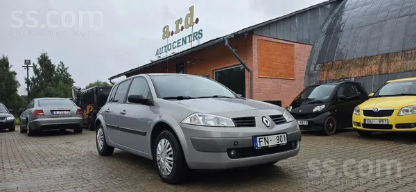 Renault Praktisks un ekonomisks auto. TA līdz 17.03.2027 .