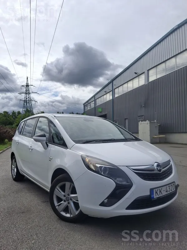 Uzņēmums pārdod Opel Zafira Tourer 1.4 Turbo (103 kW). 

5 sēdvietas, ieti