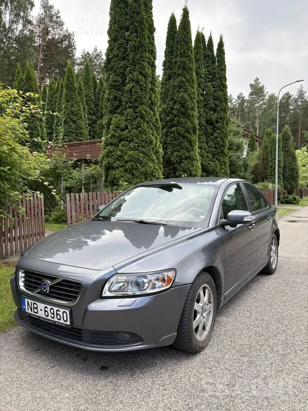 Volvo Sakarā ar jauna auto iegādi tiek pārdots Volvo S40