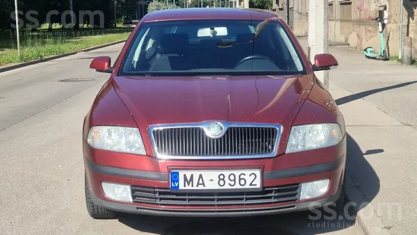 1.6 benzīns, 75kw (labākais dzinējs). 
Ta-Slimības lapa (jāmetina sliekšņi 4 vietas un vadītāja puses logam jāmaina mehānism ...