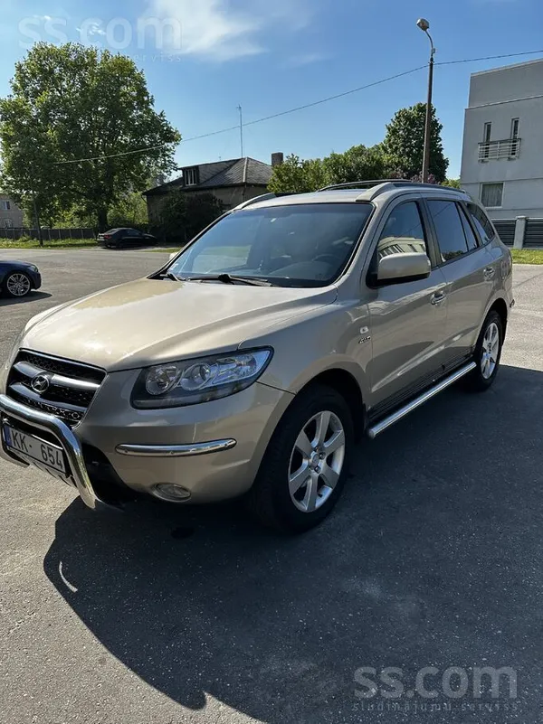 Hyundai Продаю свой Hyundai Santa Fe. Машина всегда своевр