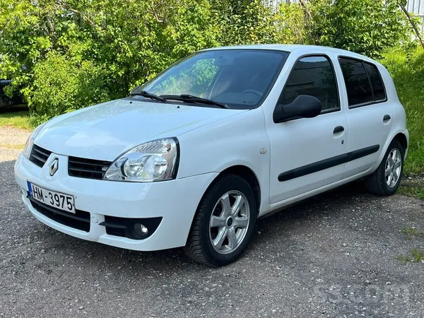 Pardodu Renault clio storia. 
Klat nāk ziemas riepas ar diskiem. Tiko iziet