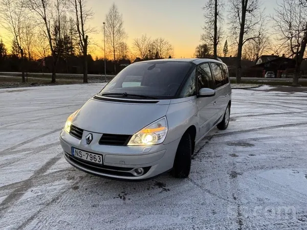 Pārdodu auto. Sēdies un brauc. Ir daži maznozīmīgi vizuāli defekti. Ādas sal