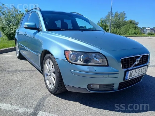 Volvo Pārdod Volvo V50 2.4d. Visi jautājumi pa telefonu.