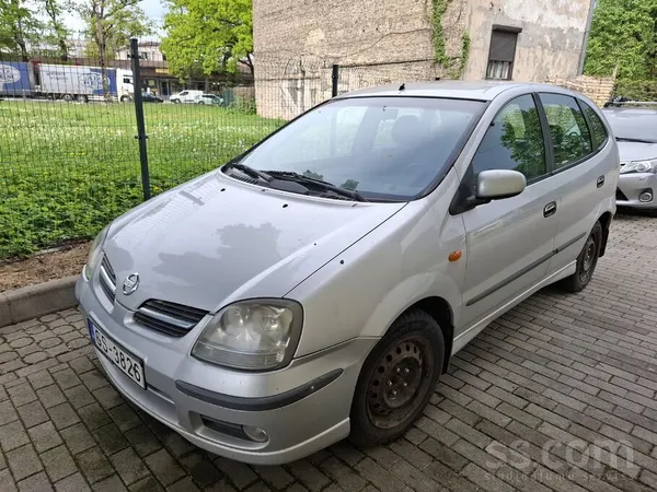 Nissan Almera Tino